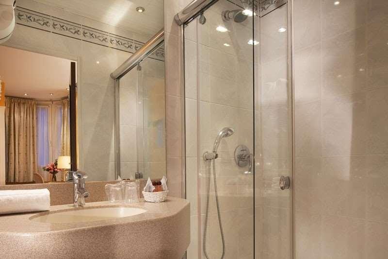 Cecilia Arc De Triomphe Hotell Paris Rum bild